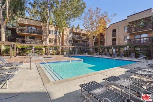 260g-22100 Burbank Blvd, Woodland Hills, CA, 91367-6810 | Card Image
