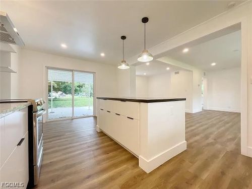 2027 Maravilla Cir, FORT MYERS, FL, 33901-7232 | Card Image