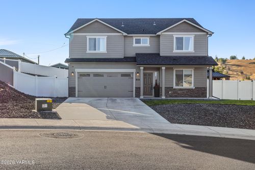 12 S 12th Street Loop, Selah, WA, 98942-2204 | Card Image