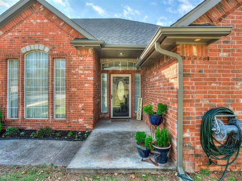 1724 Oakmont Drive, Blanchard, OK, 73010 | Card Image