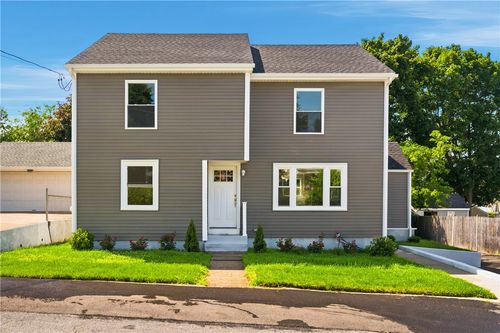 38 Winsor St, Cumberland, RI, 02864-7422 | Card Image