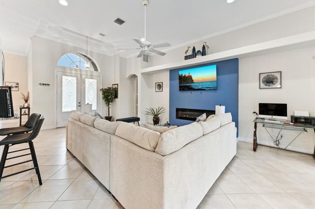 2450 Sw Summit St, House other with 3 bedrooms, 2 bathrooms and null parking in Port Saint Lucie FL | Image 11