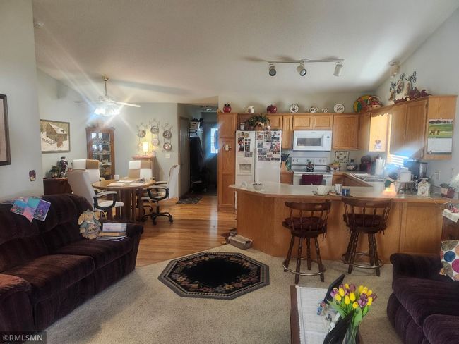 snack bar, dining area view | Image 4