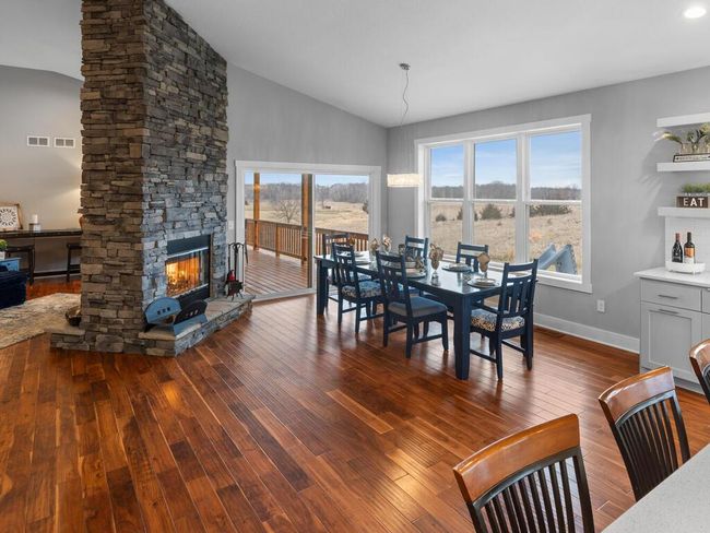 dining area | Image 22