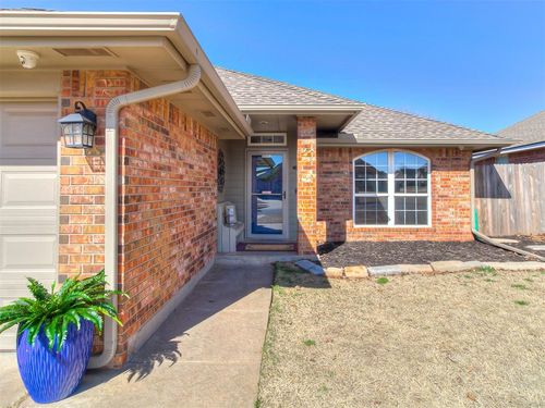 11105 Nw 103rd St, Yukon, OK, 73099-8284 | Card Image