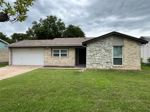 14215 Osage Dr, Balch Springs, TX, 75180-4211 | Card Image