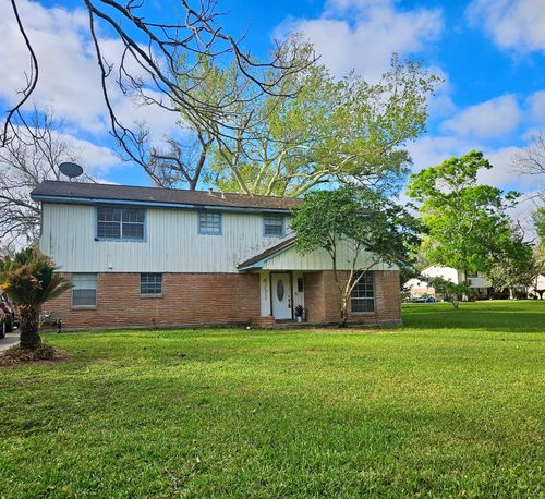 451 Southern Oaks Dr, Lake Jackson, TX, 77566-4513 | Card Image