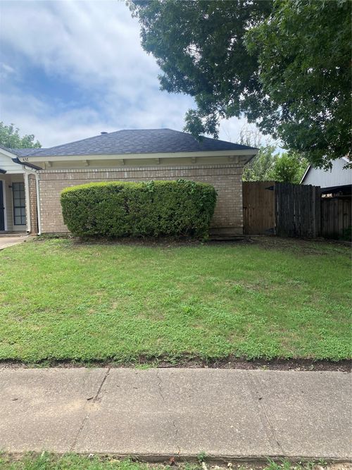 437 Dollins St, Cedar Hill, TX, 75104-9064 | Card Image
