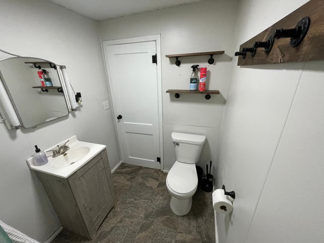Main Floor Full Bath | Image 20