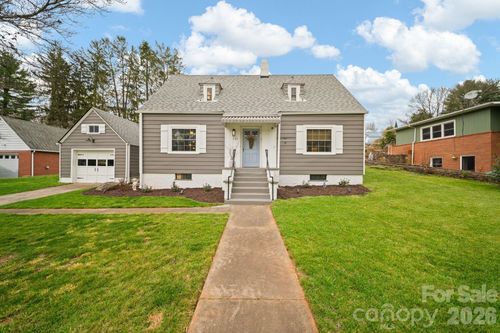 121 Johnson St, Canton, NC, 28716-4821 | Card Image