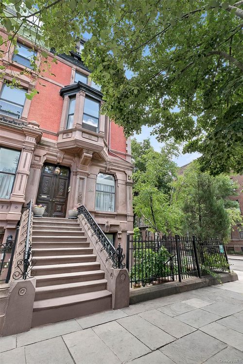 2099 5th Ave, New York, NY, 10035-1004 | Card Image