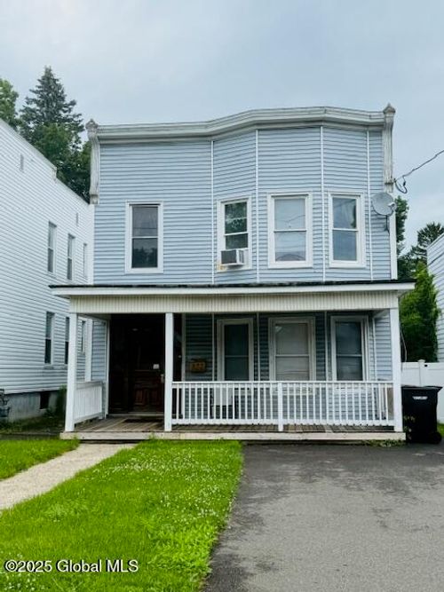 527 Pawling Ave, Troy, NY, 12180-5846 | Card Image