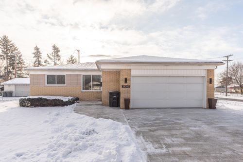 38393 Mason St, Livonia, MI, 48154-4918 | Card Image