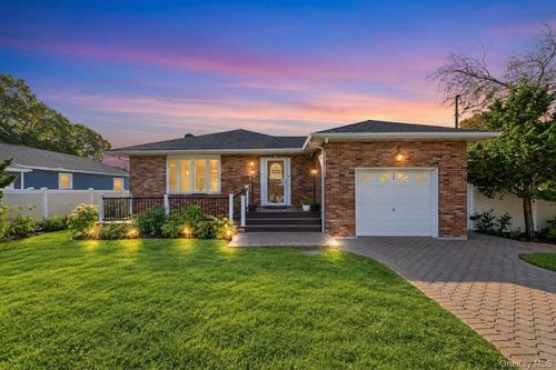 12 Pinelawn Avenue, Brookhaven, NY, 11738 | Card Image