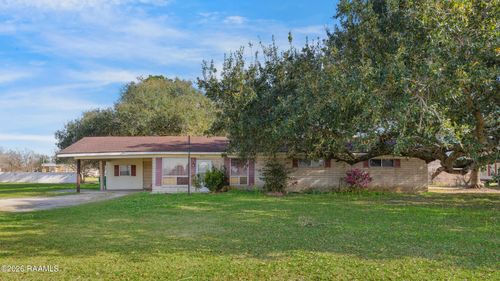 818 Canal St, Jeanerette, LA, 70544-5622 | Card Image