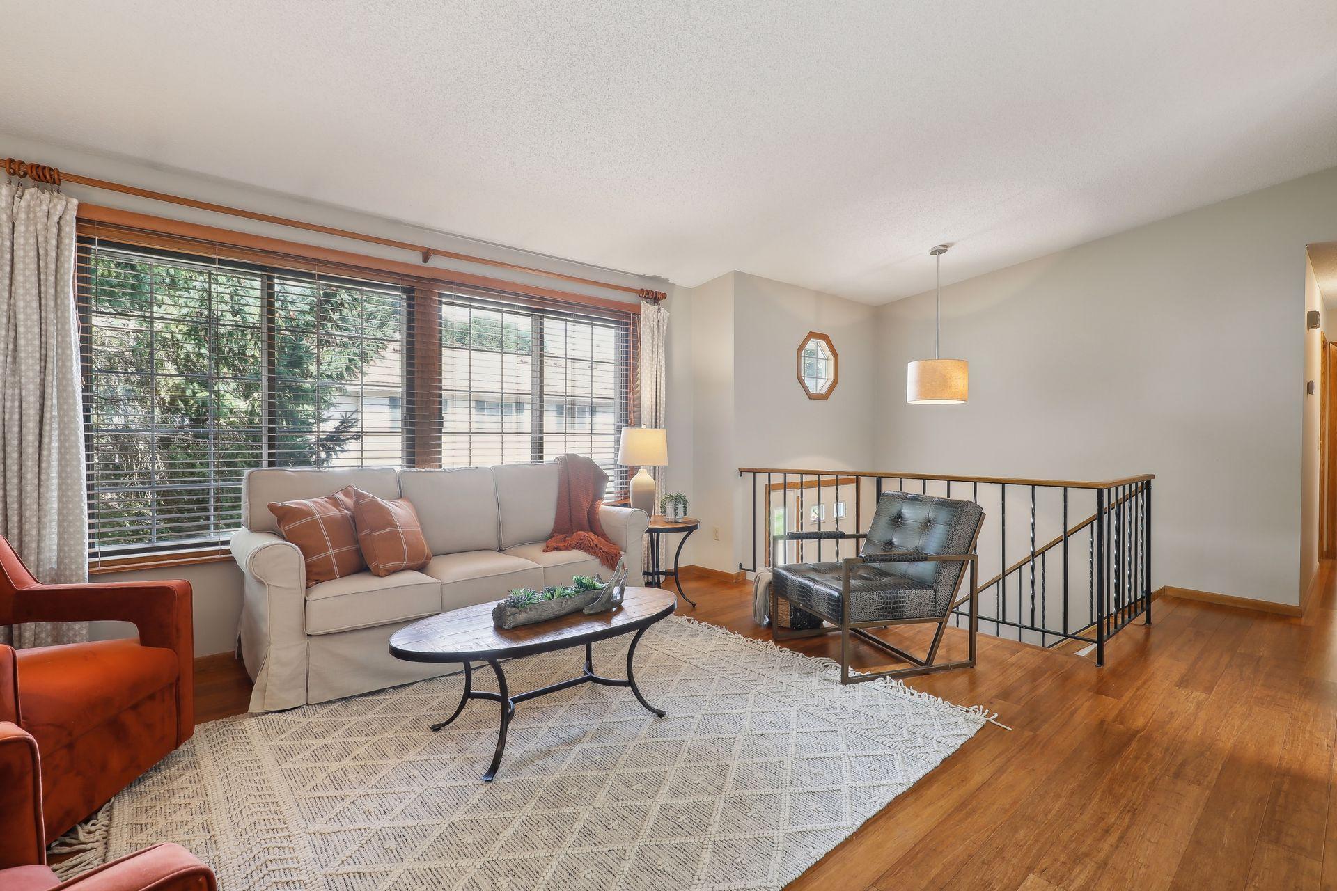 Ridge Cliff Dr, Saint Paul, MN 55122