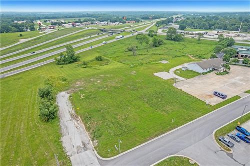 600 Schug Ave, Peculiar, MO, 64078-9101 | Card Image