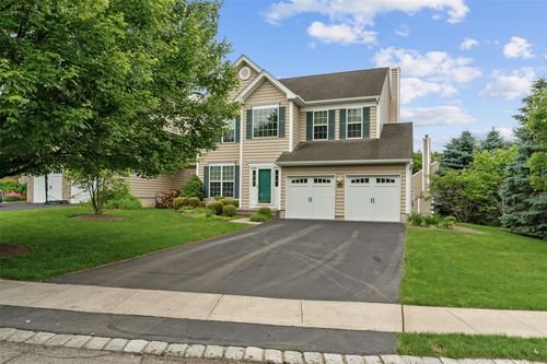 640 Creekside Ln, Fishkill, NY, 12524-4902 | Card Image
