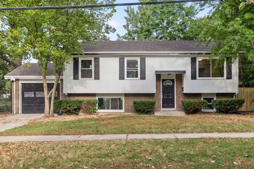 212 N Oakwood Ave, West Chicago, IL, 60185-2220 | Card Image