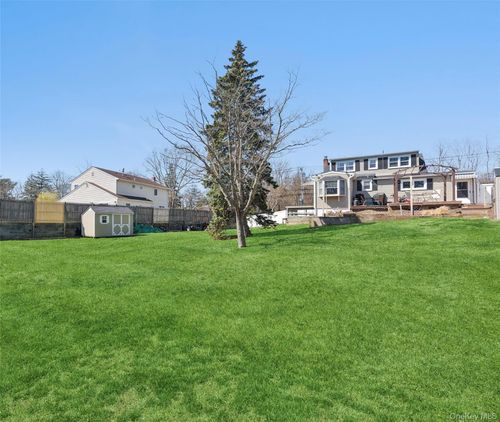 184 Smith Rd, Ronkonkoma, NY, 11779-2212 | Card Image