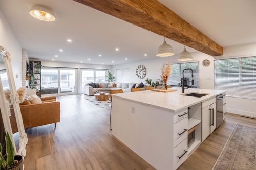 15170 Beachview Ave, White Rock, BC, V4B1P6 | Card Image