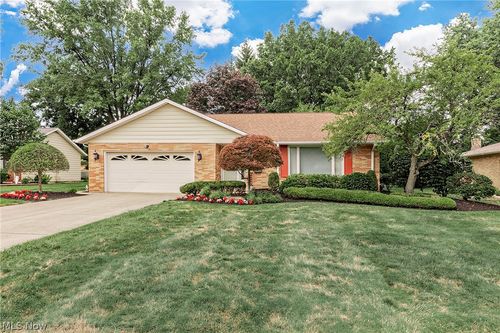 596 Jefferson Dr, Highland Heights, OH, 44143-2035 | Card Image