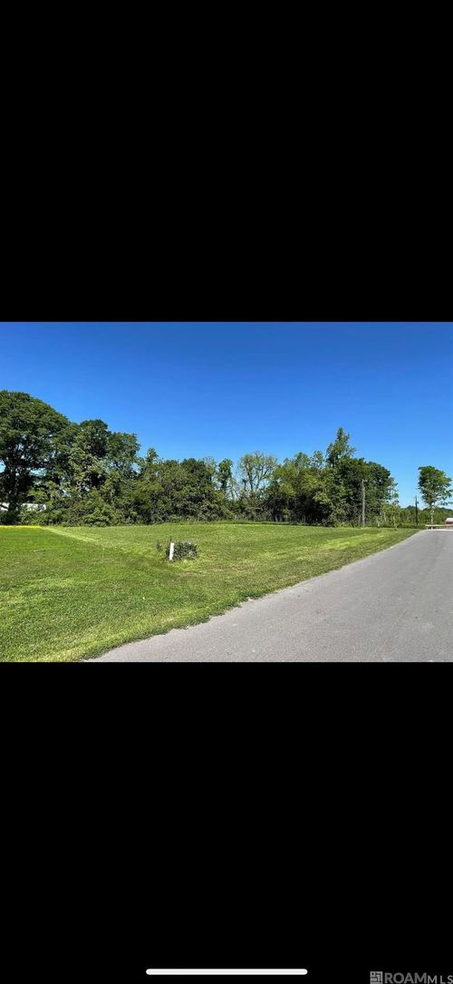 10335 Bayou Xing, Saint Amant, LA, 70774 | Card Image