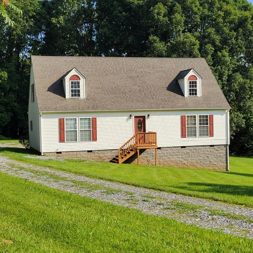 509 Meadowbrook Ln, Rustburg, VA, 24588-4040 | Card Image