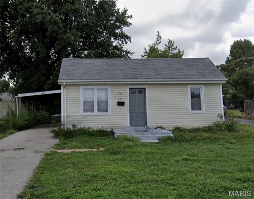 223 La Motte Ln, Saint Louis, MO, 63135-2845 | Card Image