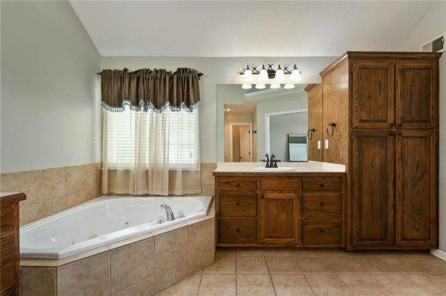 1216 Se Meridian Dr, House other with 4 bedrooms, 3 bathrooms and null parking in Lee's Summit MO | Image 8