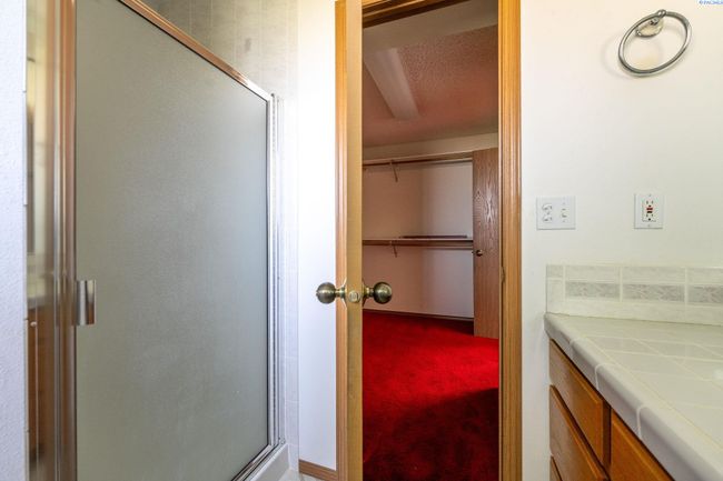 97010 W Good Rd, Home with 3 bedrooms, 3 bathrooms and null parking in Prosser WA | Image 24