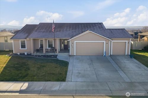 6304 Turf Paradise Dr, Pasco, WA, 99301-6041 | Card Image