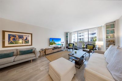 338 - 800 West Ave, Condo with 1 bedrooms, 1 bathrooms and null parking in Miami Beach FL | Image 1