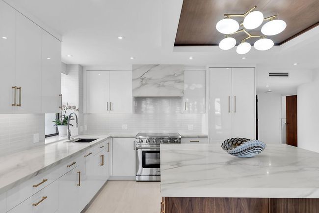 Quartz Stainless Kitchen | Image 16
