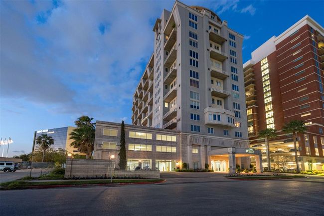 Luxurious living at 2520 Robinhood, ideally situated in the heart of Rice Village, W.Univ, Med Center and the Museum District! | Image 38