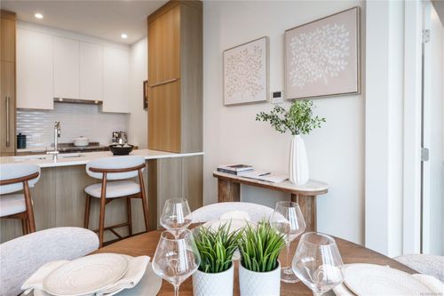 307-9570 5th St, Sidney, BC, V8L2W5 | Card Image