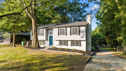 323 Regency Dr, Charlotte, NC, 28211-5410 | Card Image