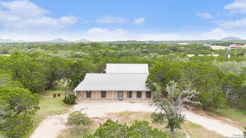 130 Ranch Rd, Pipe Creek, TX, 78063-7279 | Card Image
