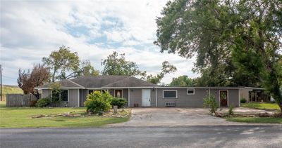 1003 N Kleas Street, House other with 4 bedrooms, 3 bathrooms and null parking in Edna TX | Image 1