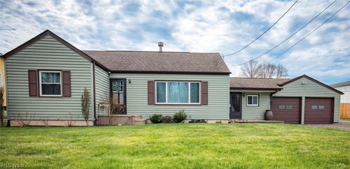 831 School St, Hubbard, OH, 44425-1763 | Card Image