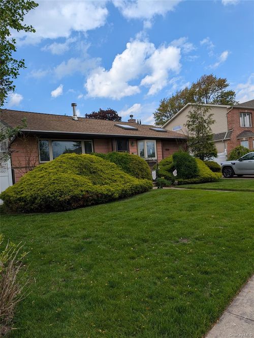 5 Columbia Rd, Hicksville, NY, 11801-3403 | Card Image