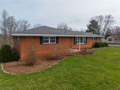 330 Wynncrest Dr, Marietta, OH, 45750-6577 | Card Image