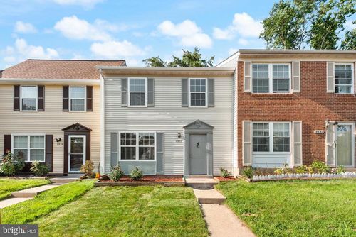 8632 Woodhue Ct, MANASSAS PARK, VA, 20111-2381 | Card Image