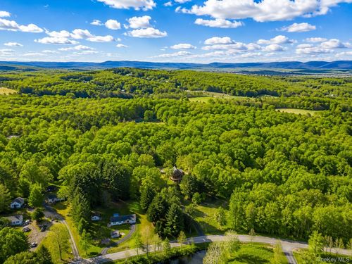 252 Crum Elbow Rd, Hyde Park, NY, 12538-2702 | Card Image