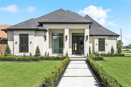 3201 Karen Dr, Chalmette, LA, 70043-3613 | Card Image