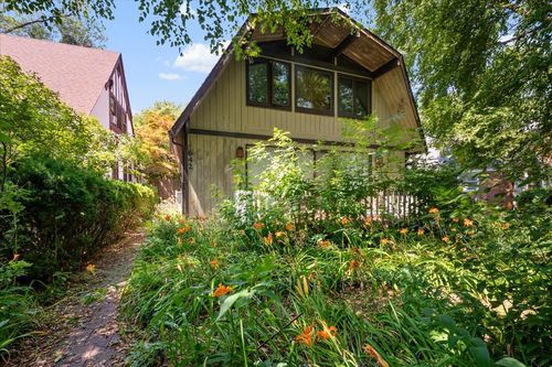 642 Sheridan Road, Evanston, IL, 60202 | Card Image