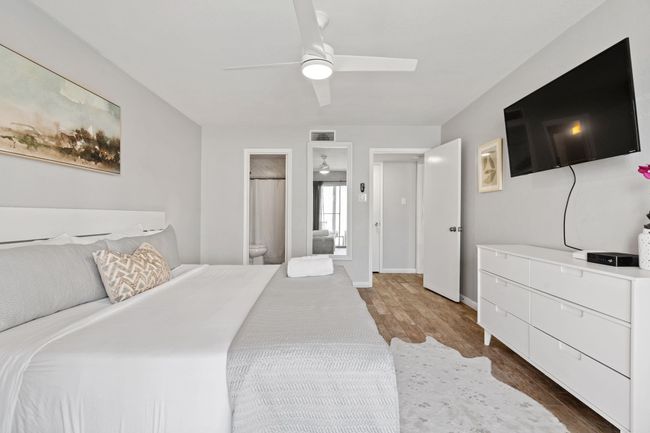 104 Cove E, Condo with 3 bedrooms, 2 bathrooms and null parking in Horseshoe Bay TX | Image 18