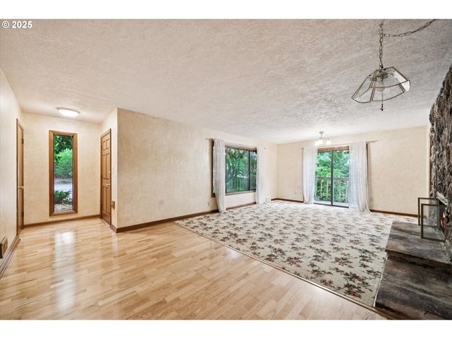 Living Room/Entrance | Image 4