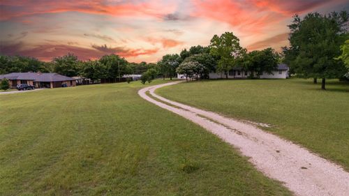 951 E Highland Rd, Oak Leaf, TX, 75154-5829 | Card Image