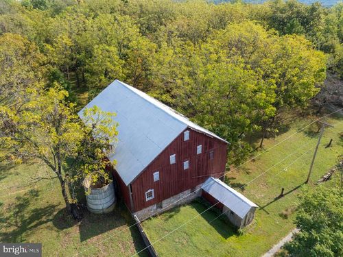 364 Knott Rd, SHEPHERDSTOWN, WV, 25443-5043 | Card Image